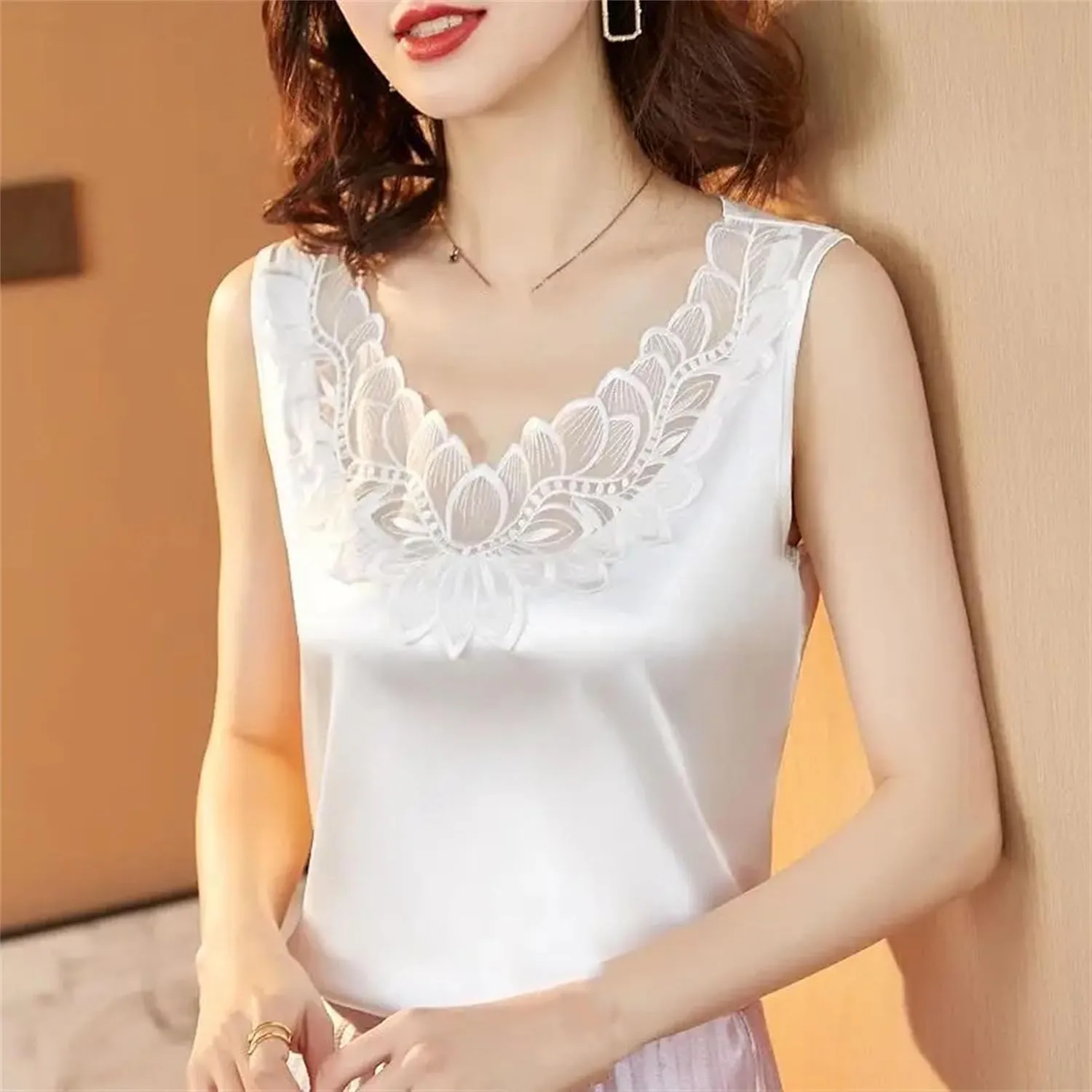 Women's Floral Lace Applique Tank Top Camisole Summer V-Neck Sleeveless Blouse Lightweight Loose Fit Work Office Casual Vest